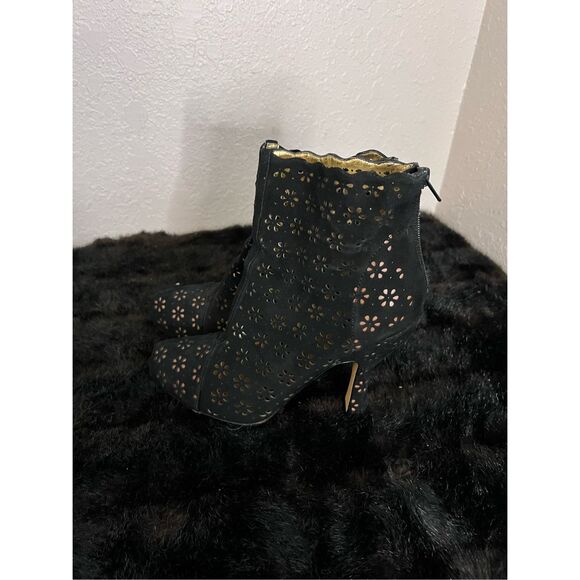 Hale Bob Black Laser Cut Booties Boots lace 8 - Picture 1 of 6